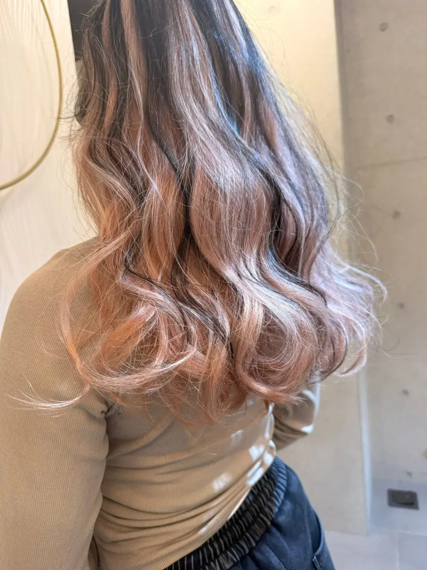 ロング カラー ヘアカラー トリートメント RINA .のヘアスタイル