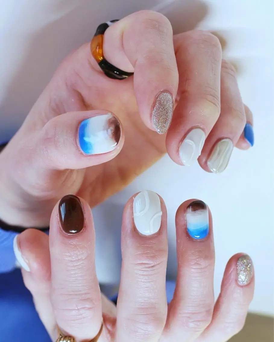 ネイル ブルー ブラウン キラキラネイル ラメ(グリッター) ニュアンスネイル ハンドネイル Baku Nailsのネイルデザイン