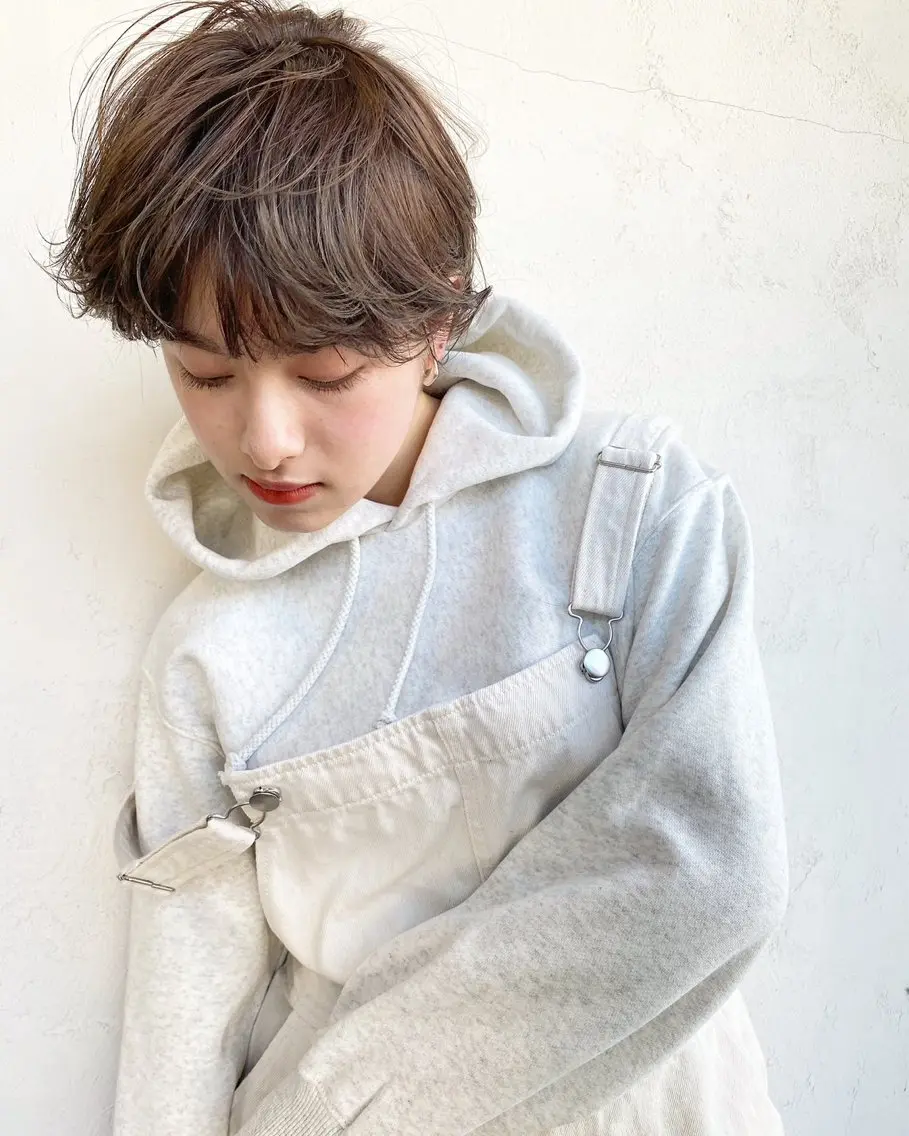 ショート カラー hollo 原宿のヘアスタイル