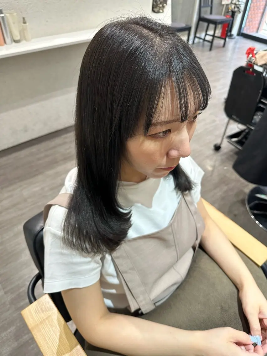 ミディアム カラー ダークグレー ダークグレージュ グレージュ 顔まわりレイヤー レイヤーカット カット ヘアカラー トリートメント 艶髪レイヤー上田 紗也🇰🇷💗のヘアスタイル