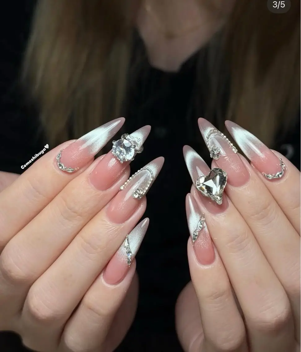 ネイル アートネイル キラキラネイル ラメ(グリッター) マグネットネイル パープル ハンドネイル VANI Belle Nailのネイルデザイン