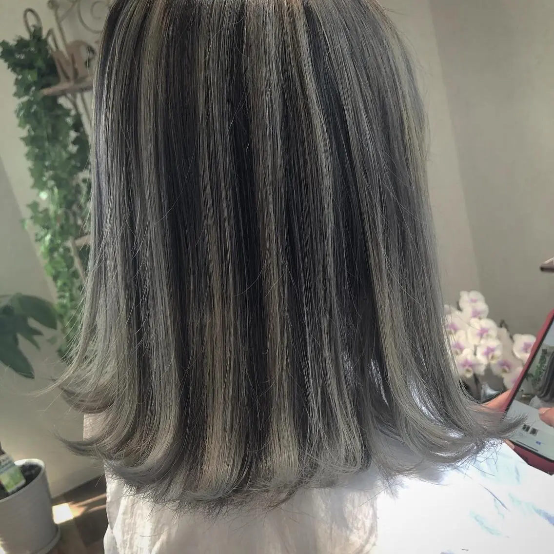 ミディアム カラー バレイヤージュ ハイライトカラー ハイライト レイヤーカット 皆巳 達郎のヘアスタイル