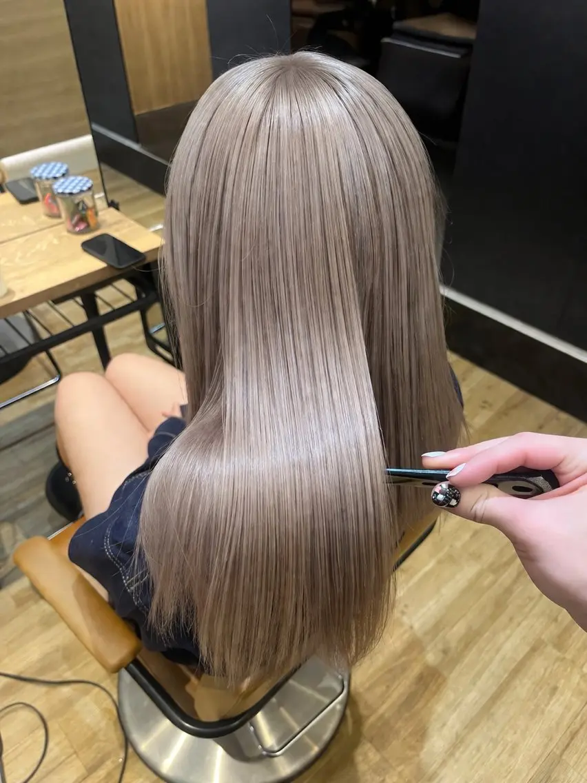 ロング カラー グレージュ ミルクティーグレージュ ヘアカラー 💖トレンド春夏 カラー💖FUTAのヘアスタイル