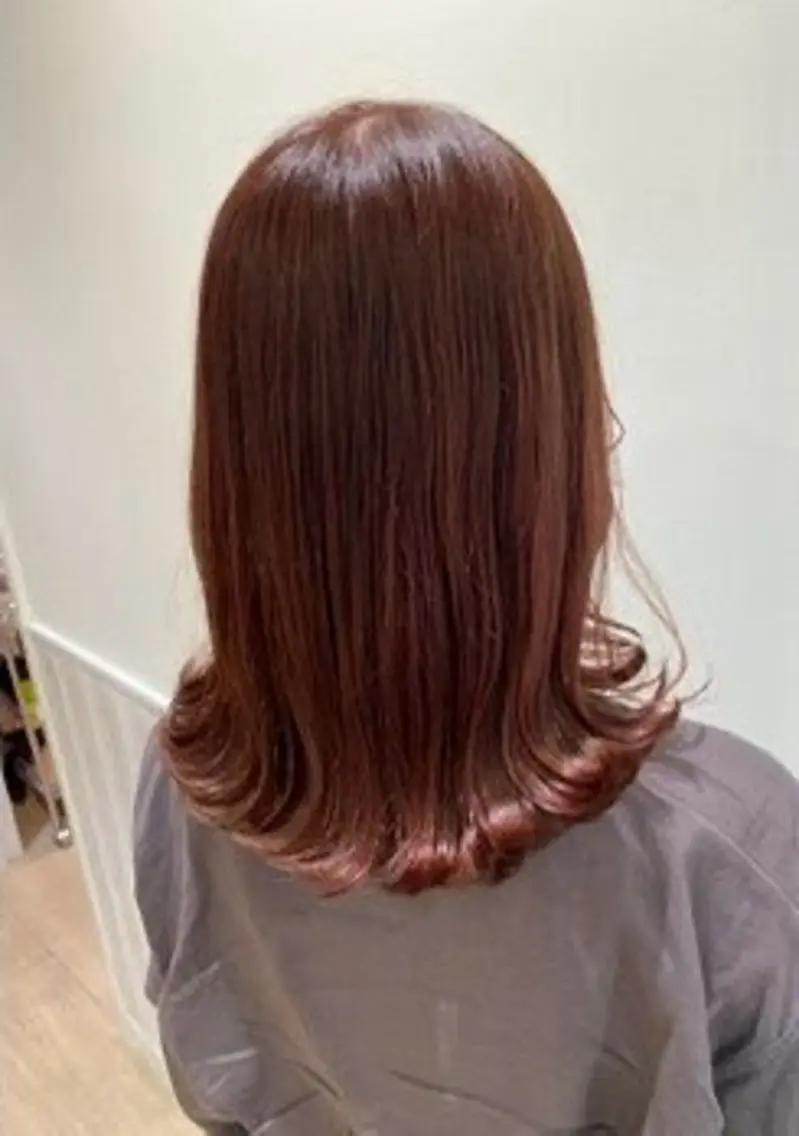 ミディアム カラー 山口 美結のヘアスタイル