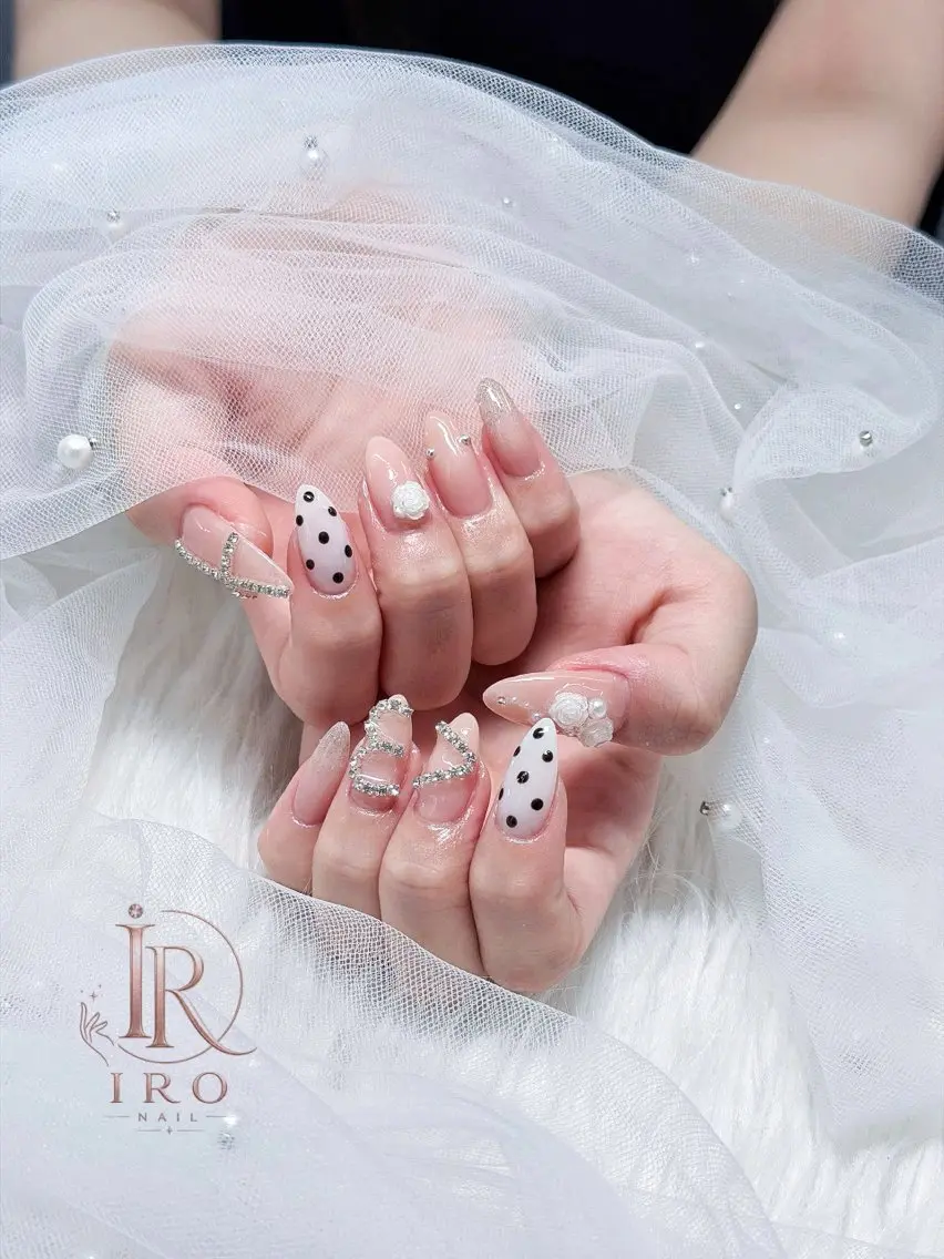 ネイル ハンドネイル IRO Nail Studioのネイルデザイン