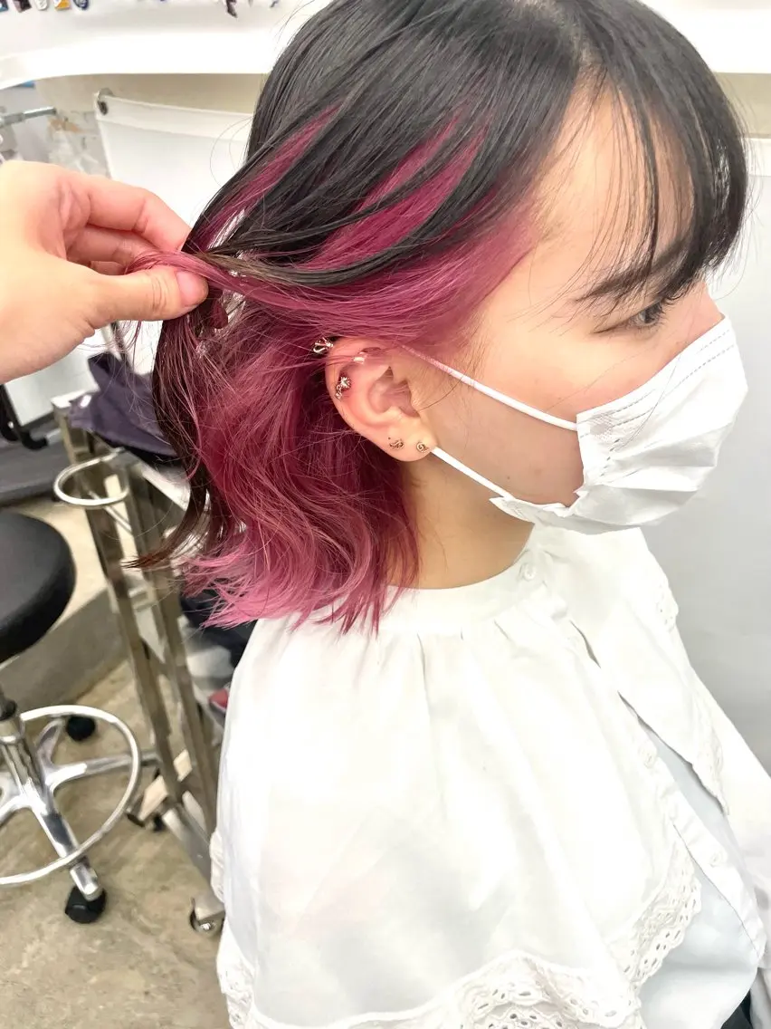 ミディアム カラー インナーカラー 推し ブリーチ  髪質改善のヘアスタイル