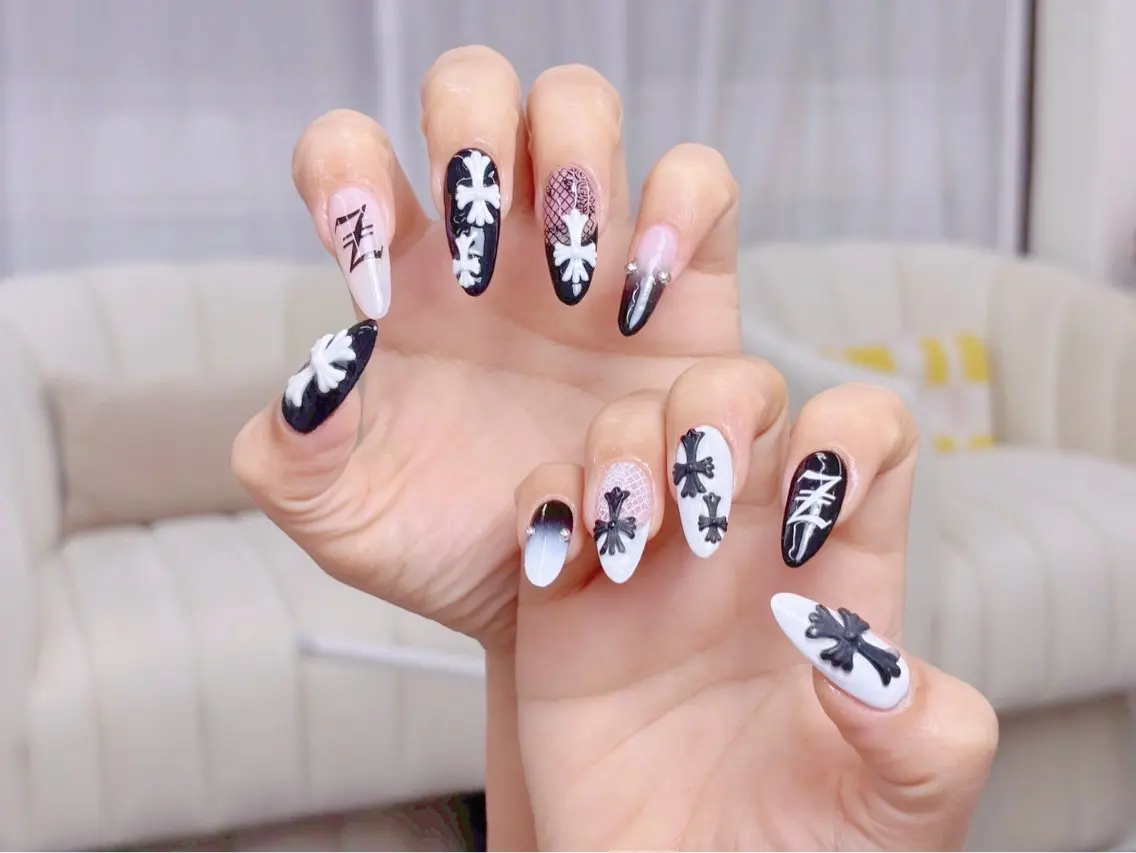 ロング ハンドネイル 28nails .thaoのネイルデザイン