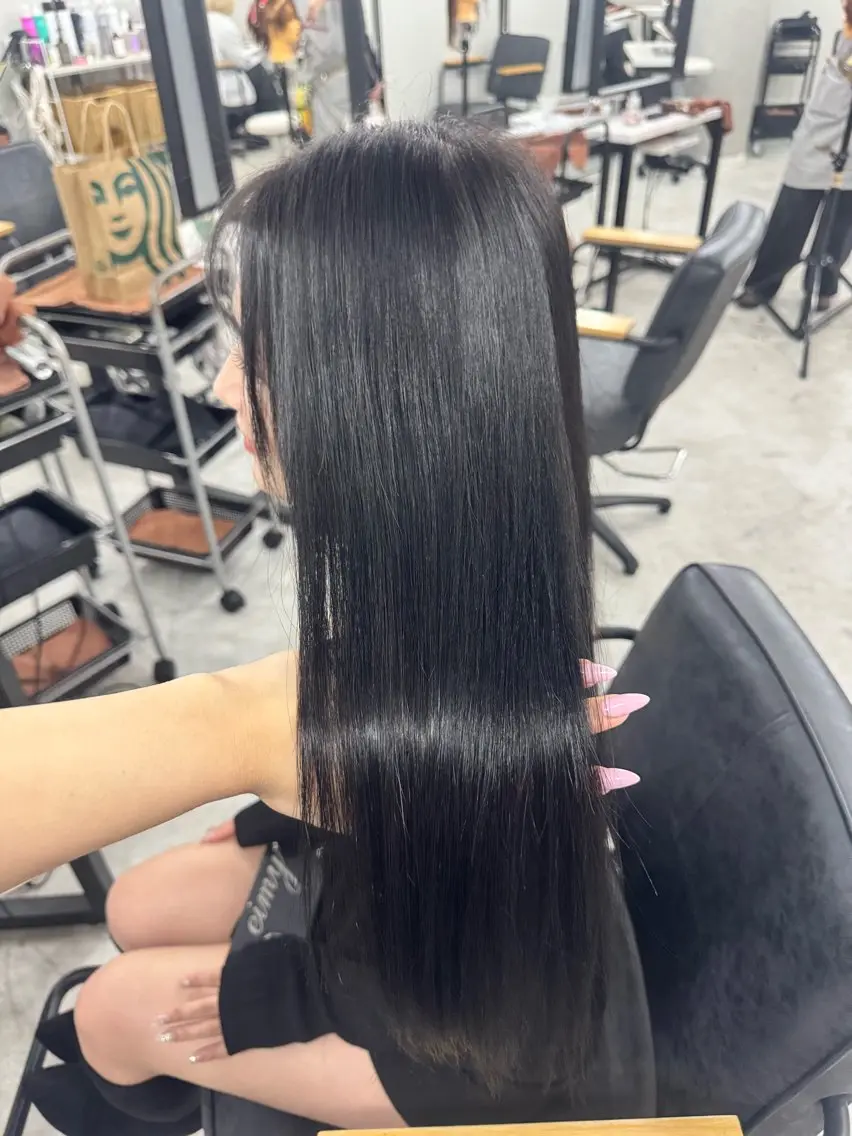 ロング カラー ベージュカラー ブリーチ ブラウンカラー ショコラブラウン ショコラグレージュ ヘアカラー トリートメント 赤み無し柔らかカラー 【梅田】madokaのヘアスタイル