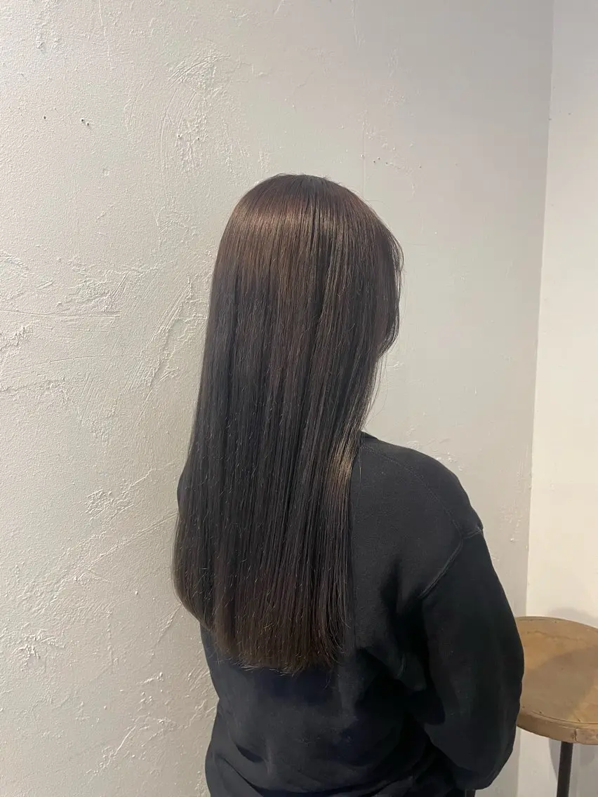 ロング カラー ブリーチ トリートメント mina / 透明感ベージュカラーのヘアスタイル