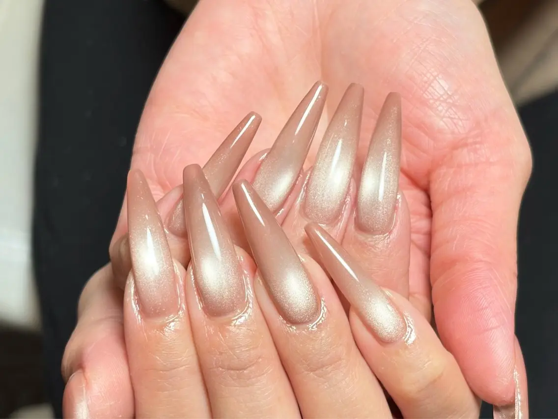 ネイル オーロラネイル 長さ出し フレンチネイル ジェルネイル ガラスフレンチ Rela・S NAILのネイルデザイン