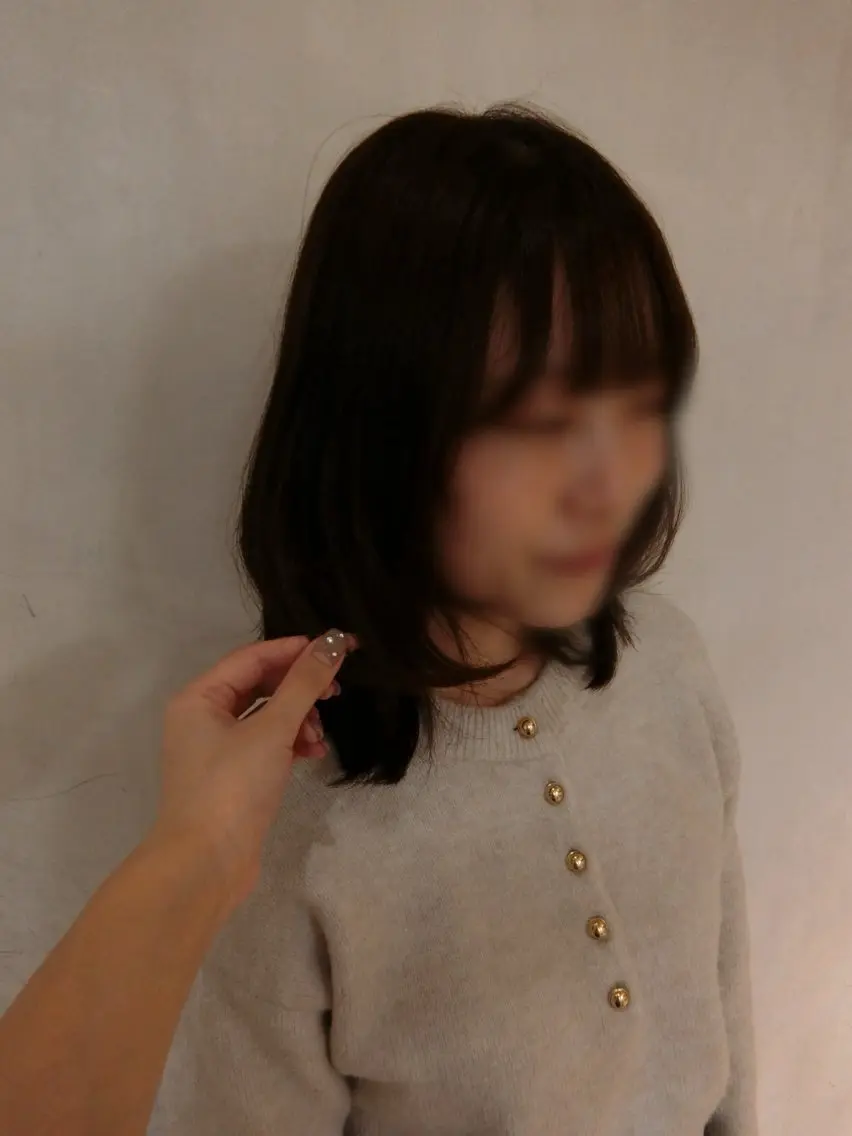 セミロング iroha/ レイヤーカットモデルのヘアスタイル