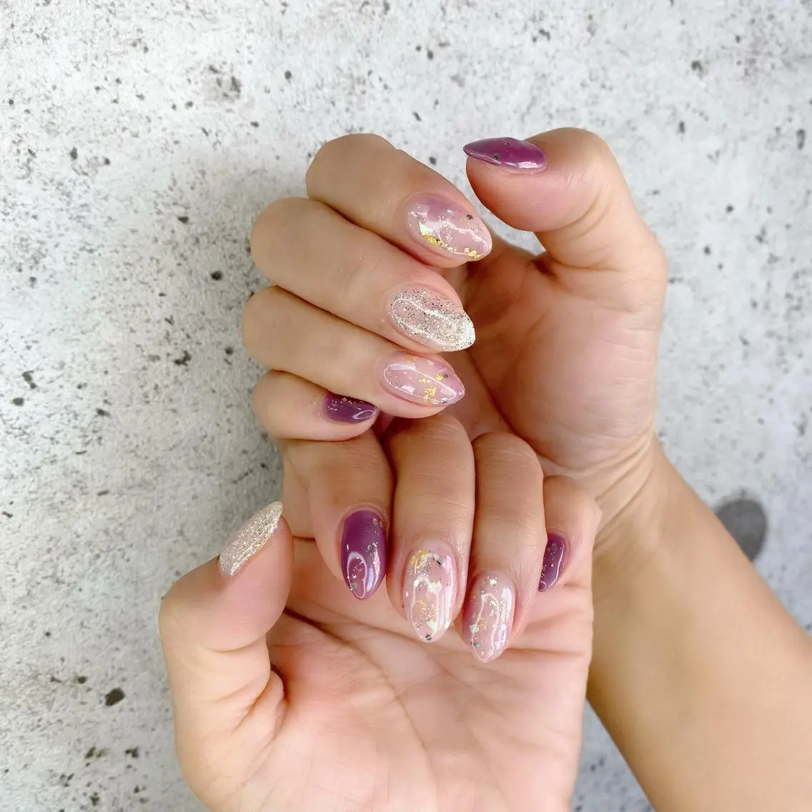 ミディアム カラー パーマ ヘアアレンジ メンズ キッズ ネイル マツエク・マツパ パープルカラー キラキラネイル マグネットネイル パープル ハンドネイル Salon Ｋのネイルデザイン