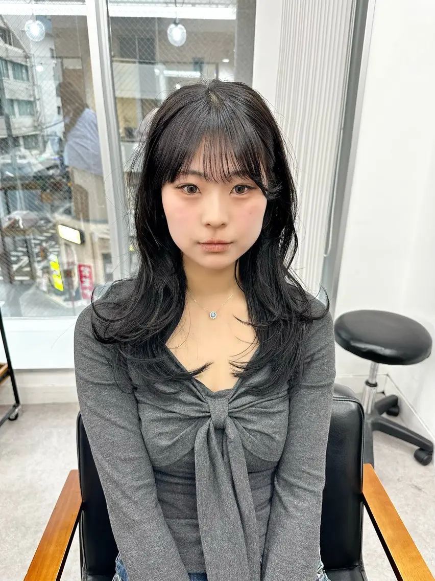 セミロング カラー パーマ ヘアアレンジ メンズ キッズ カット ヘアカラー レイヤーカット／ 巻ける縮毛矯正のヘアスタイル