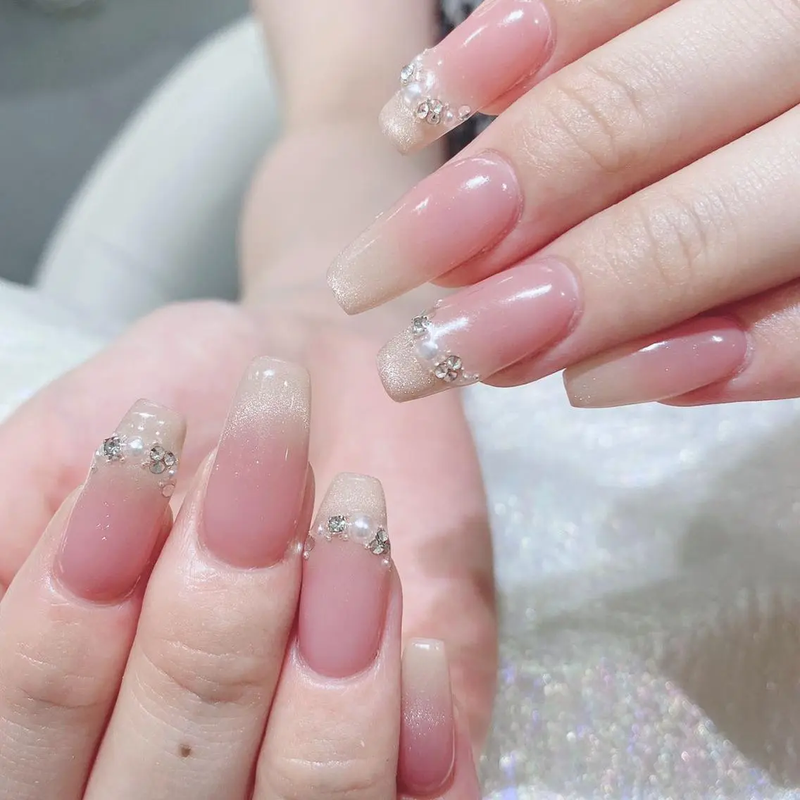 ネイル チークネイル ジェルネイル キラキラネイル マグネットネイル 持ち込み ハンドネイル Queens momoのネイルデザイン
