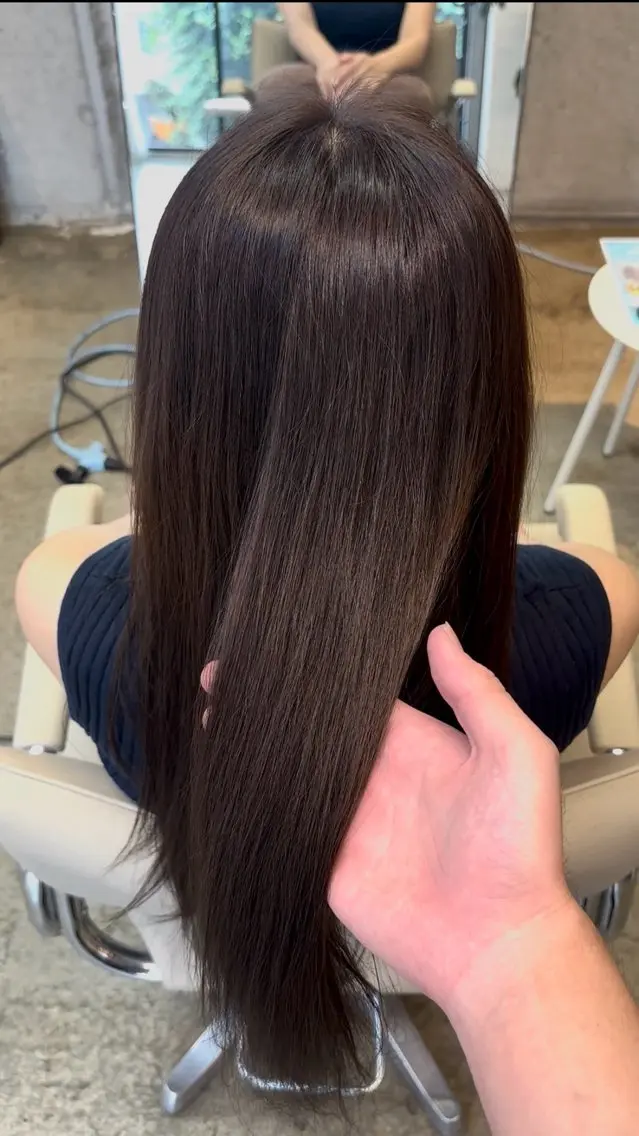 ロング カラー 透明感カラー グレージュ 上田 季里のヘアスタイル