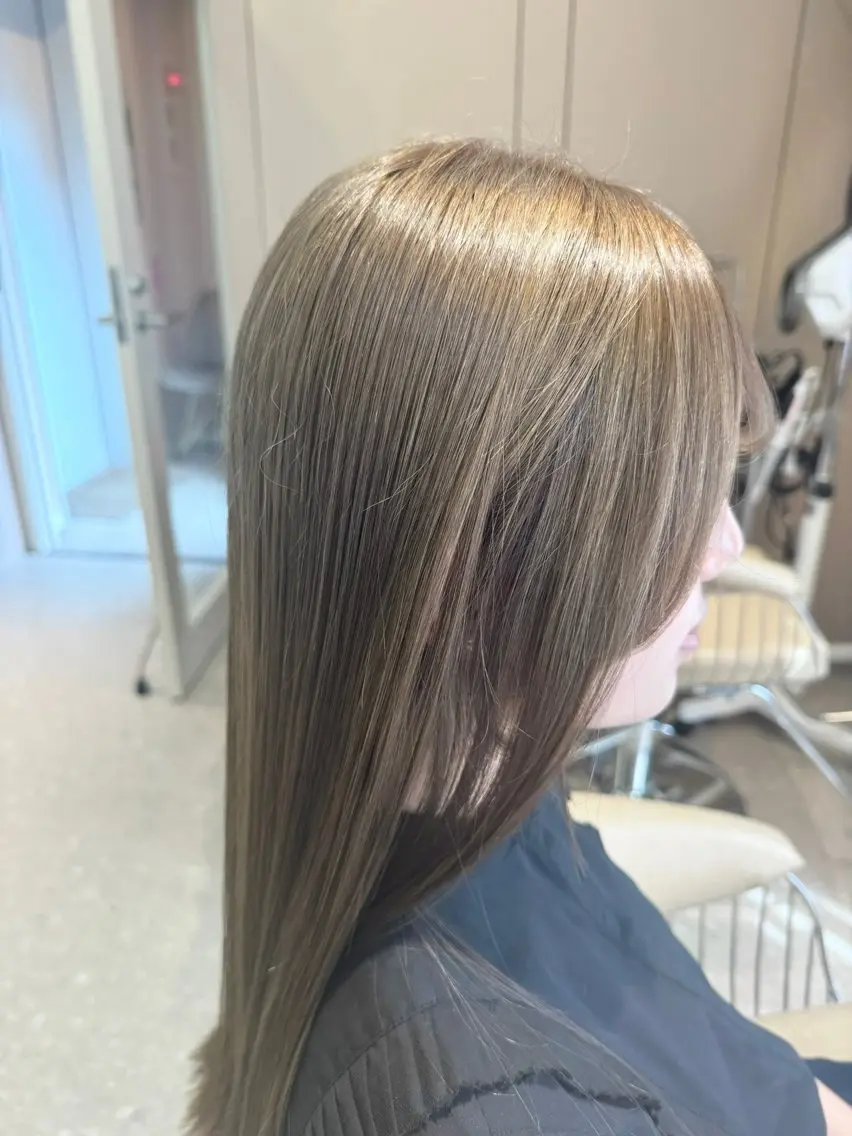 ロング カラー ブリーチ ブラウンカラー 新宿 小野田圭汰のヘアスタイル
