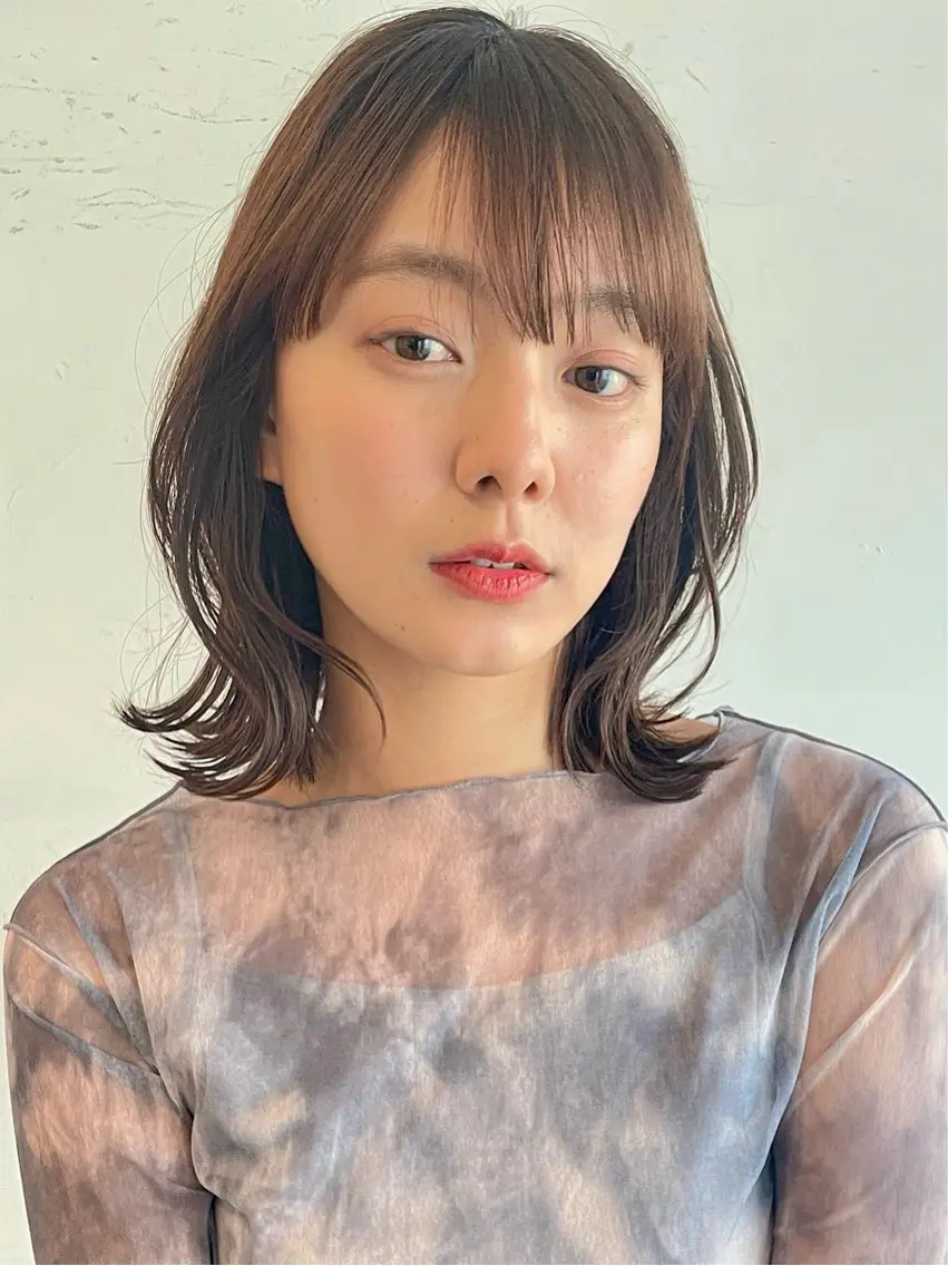 ミディアム 米澤 由衣のヘアスタイル