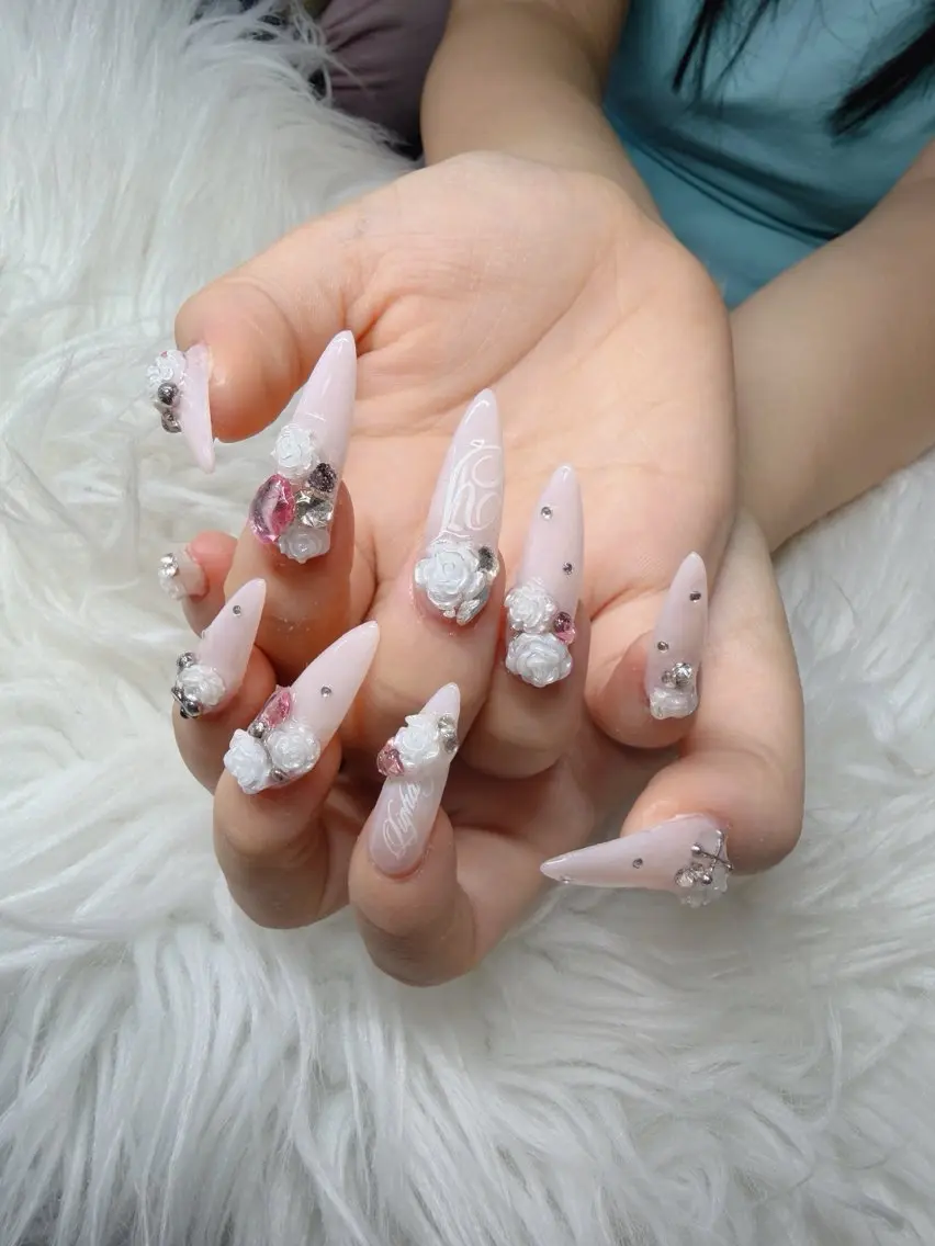 ネイル Lee Nailsのネイルデザイン