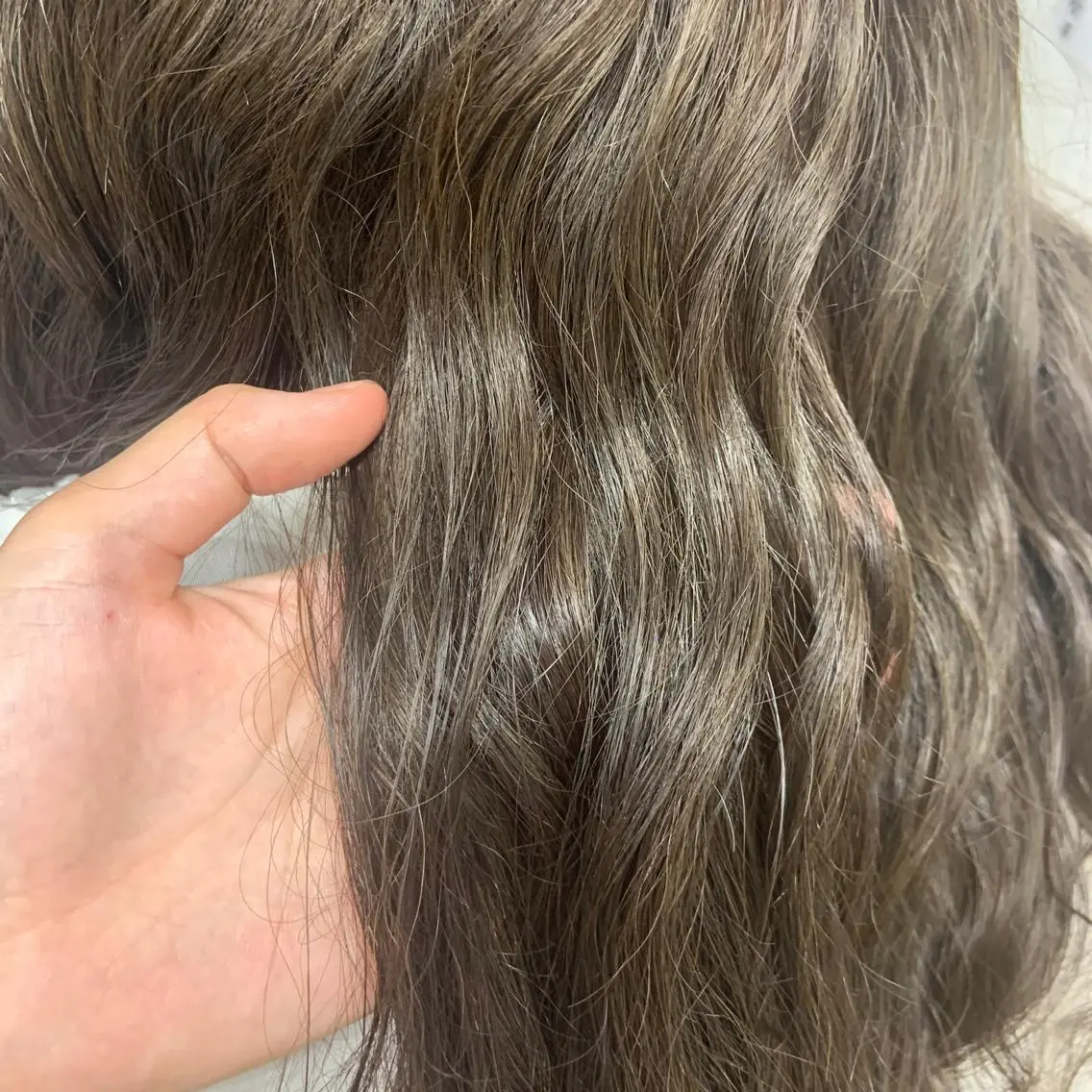 セミロング カラー パーマ ヘアアレンジ ベージュカラー オリーブベージュ カット ヘアカラー トリートメント ハイトーンカラー🤍 山下 優華のヘアスタイル