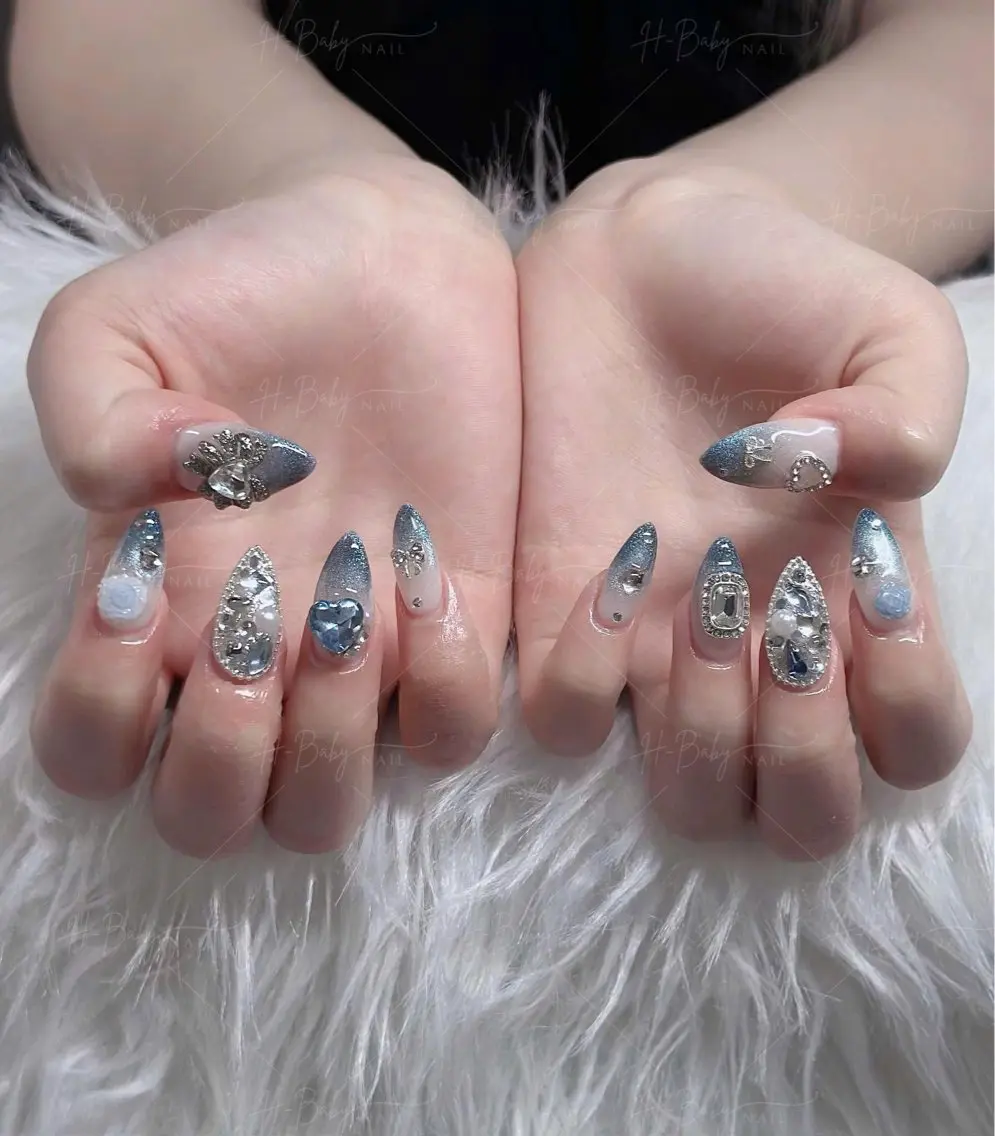 ネイル オーロラネイル フレンチネイル ジェルネイル ハロウィン 韓国ネイル ハンドネイル H.baby Nail Salonのネイルデザイン
