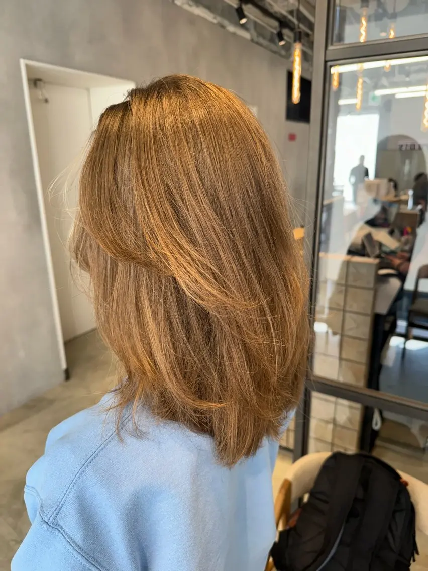 セミロング レイヤーカット 透明感カラー✨艶髪 制作🌱山根あゆみのヘアスタイル