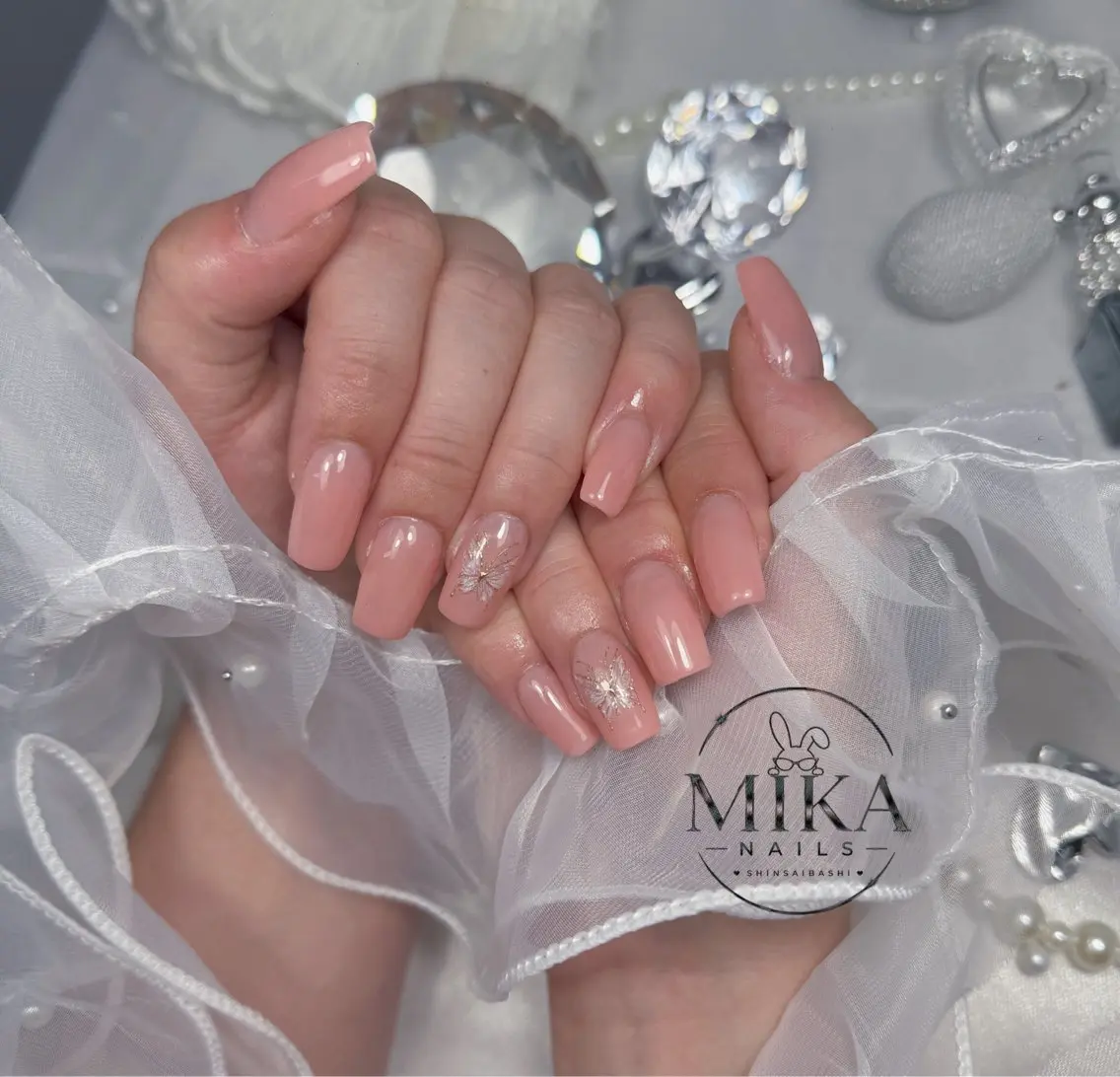 ネイル ガーリー キラキラネイル 韓国ネイル ロングネイル シンプルネイル ハンドネイル Genie Mika Nailsのネイルデザイン