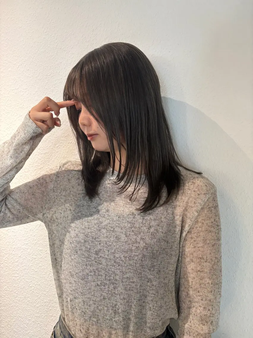 ミディアム レイヤーカット 🌟デザインカラー 久保悠那のヘアスタイル