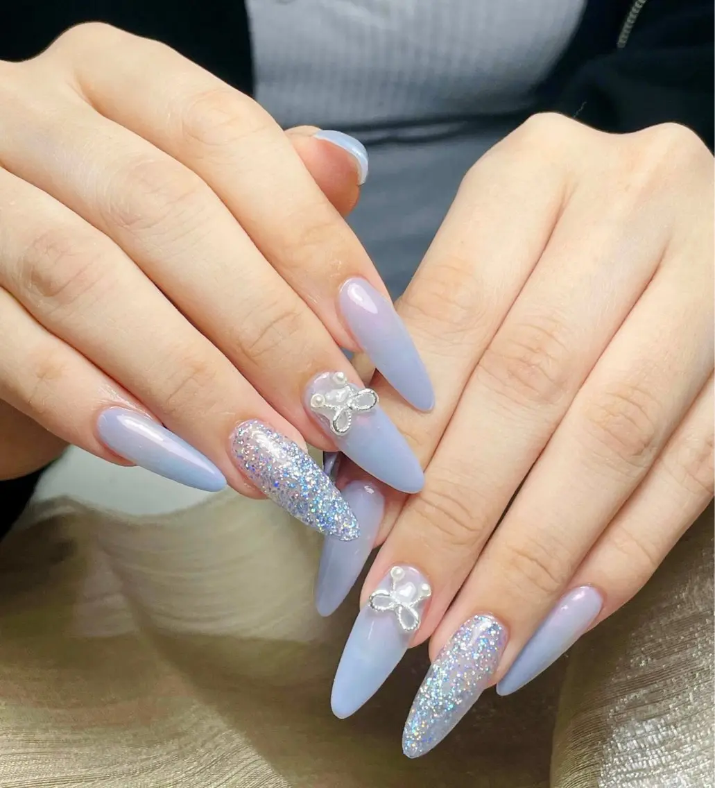 ネイル オーロラネイル ブルー チークネイル 長さ出し フットネイル NOA 池袋のネイルデザイン