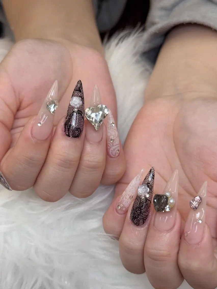 ネイル チークネイル ドット フレンチネイル グラデーション 韓国ネイル ハンドネイル Lisa Nail Salonのネイルデザイン