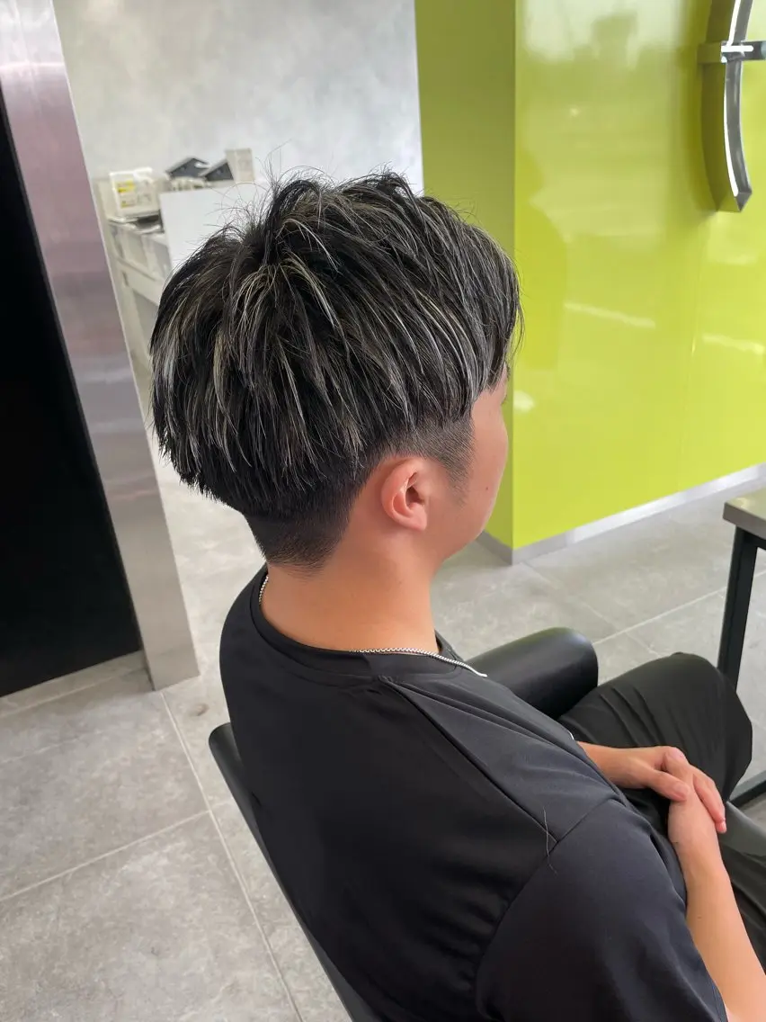 メンズ メンズブリーチ 小板橋 菜月のヘアスタイル