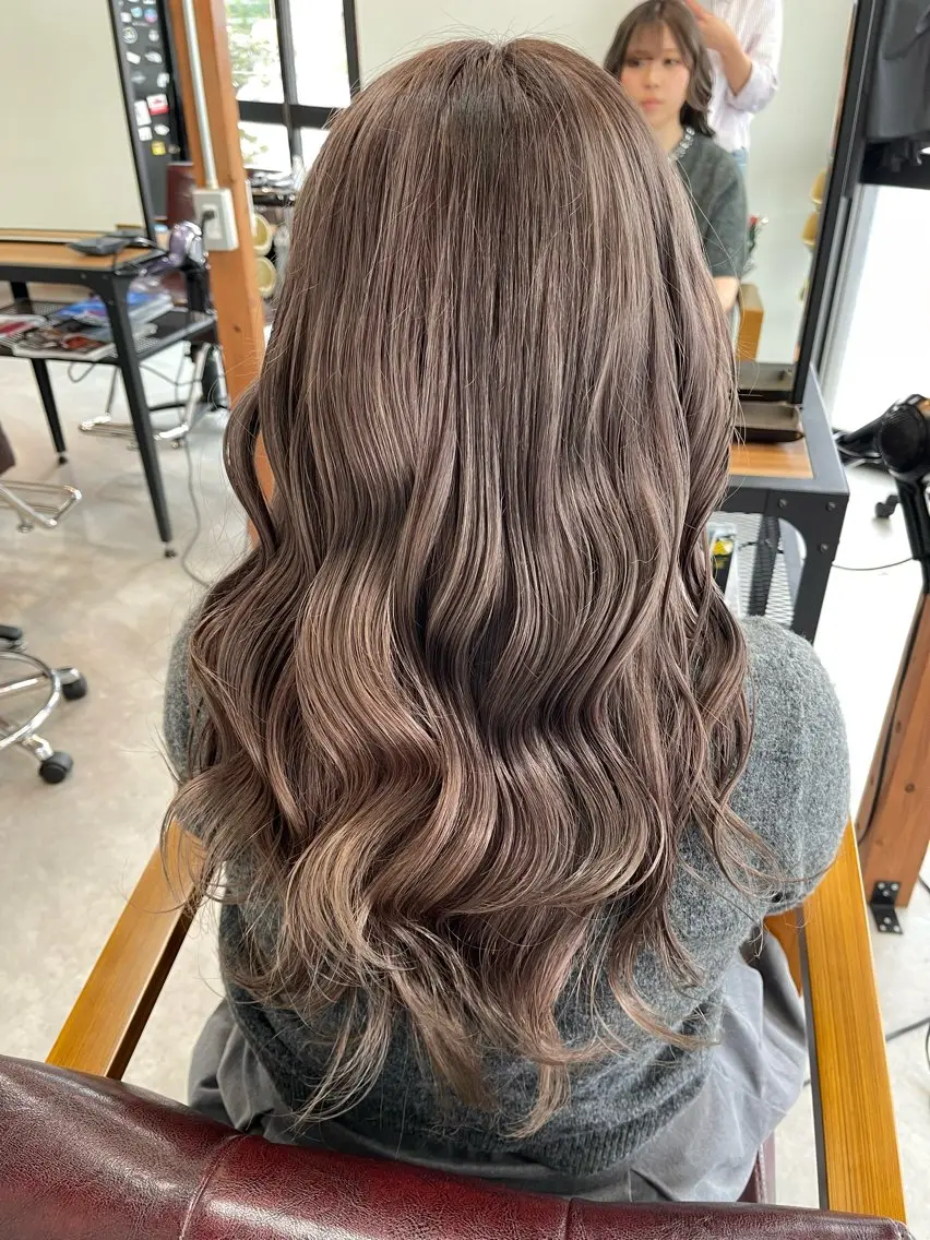 ロング カラー ｼﾉｻﾞｷ ｷﾅのヘアスタイル