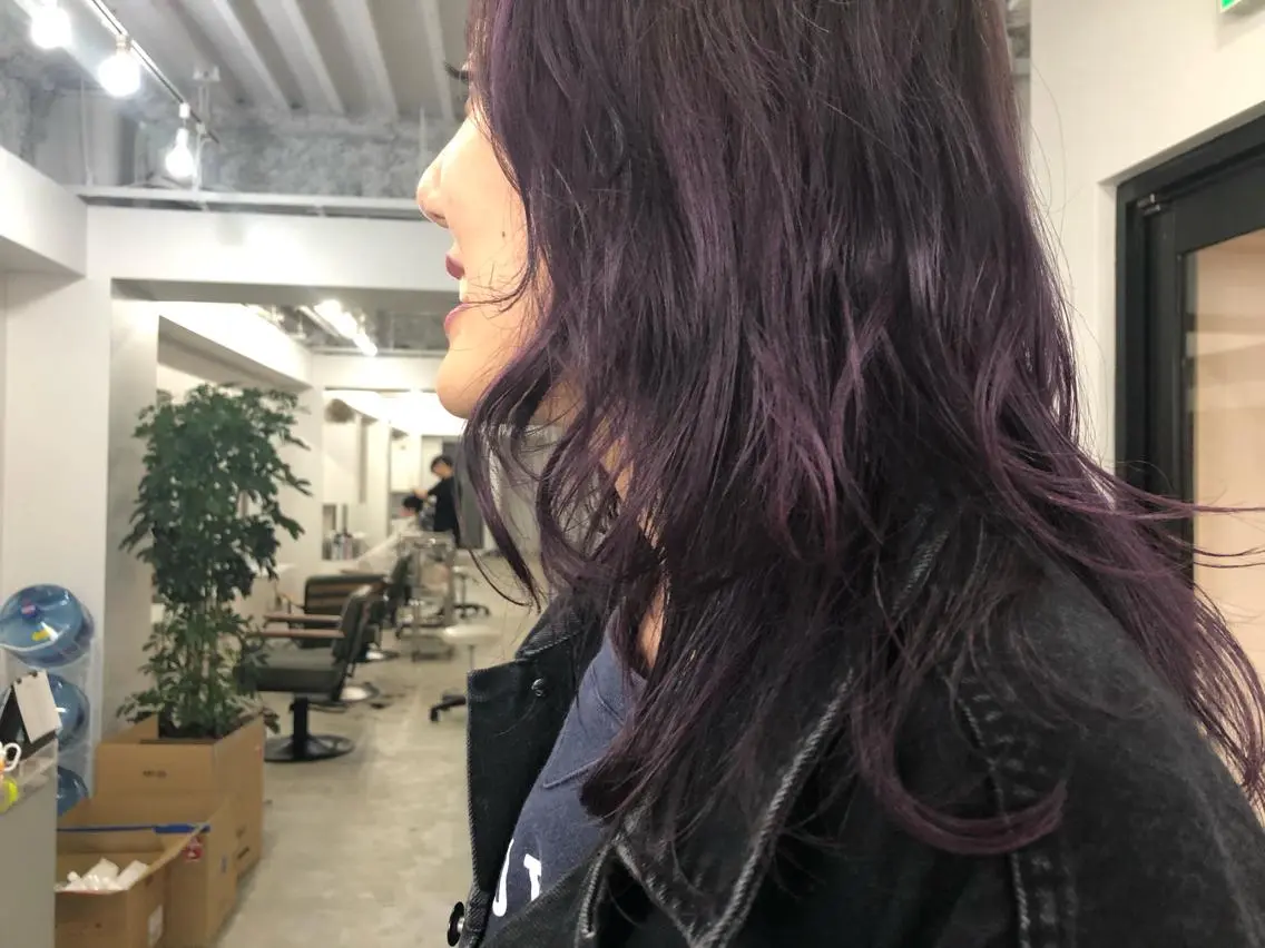 セミロング カラー パープルカラー 都築 菜美のヘアスタイル