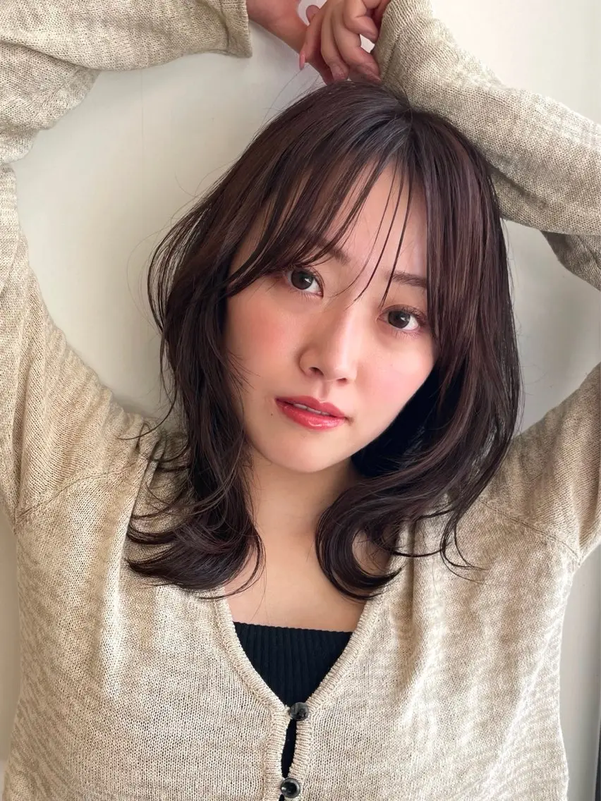 セミロング カラー 切りっぱなしボブ ベージュカラー 透明感カラー ラベンダーカラー ボブ カット ヘアカラー トリートメント LadA AIのヘアスタイル