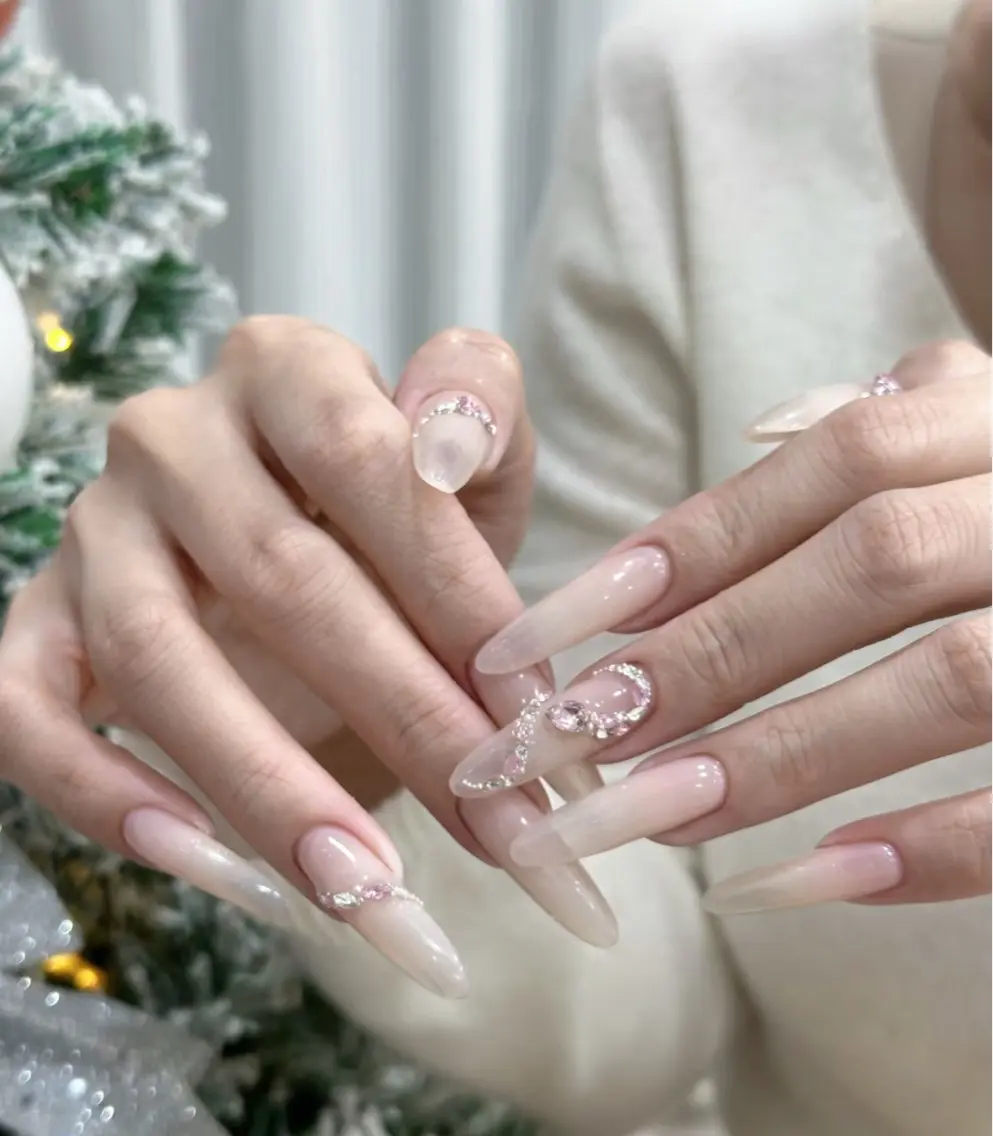 ネイル フレンチネイル グラデーション キラキラネイル 韓国ネイル マグネットネイル ハンドネイル 🎀🎀YooLi Nail Salonのネイルデザイン