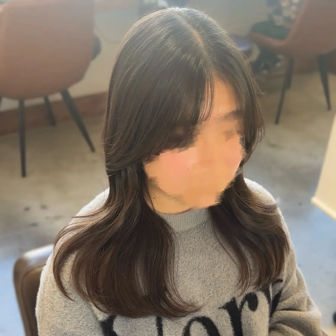 セミロング 塩川ももこ/ 自然な縮毛矯正のヘアスタイル