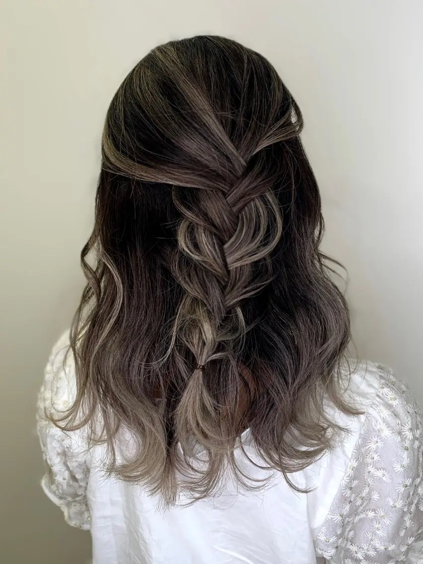 ミディアム カラー バレイヤージュ ベージュカラー ブリーチ ブロンド ケアブリーチ ヘアカラー トリートメント お悩み解決美容師🦚 片山/銀座/有楽町のヘアスタイル