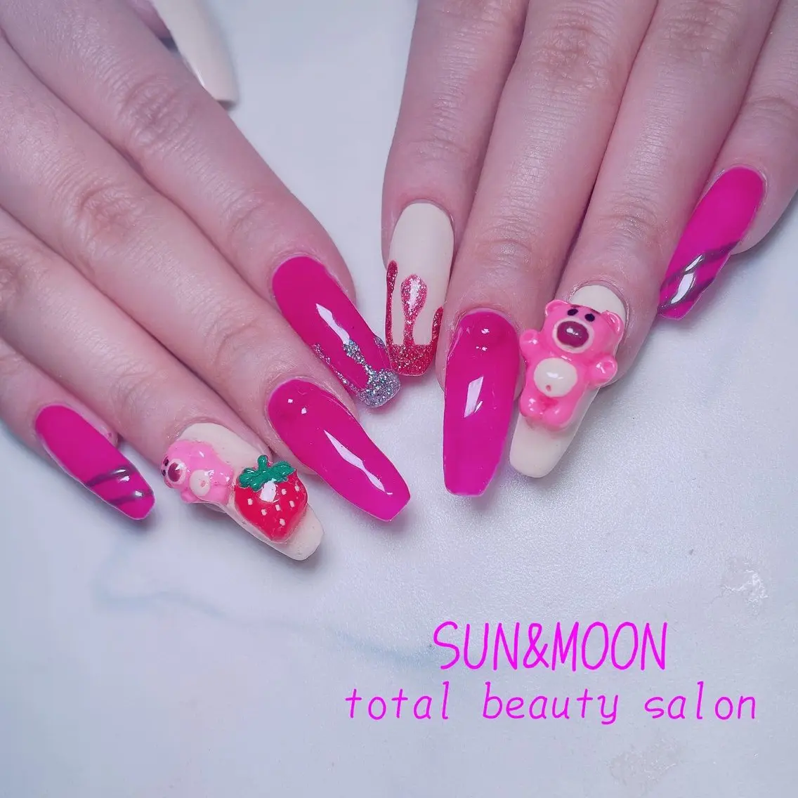 ネイル SUN&MOON REOのネイルデザイン