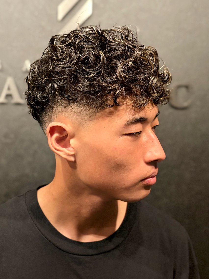 ショート パーマ メンズ スペインカール メンズ特化 星野裕人のヘアスタイル