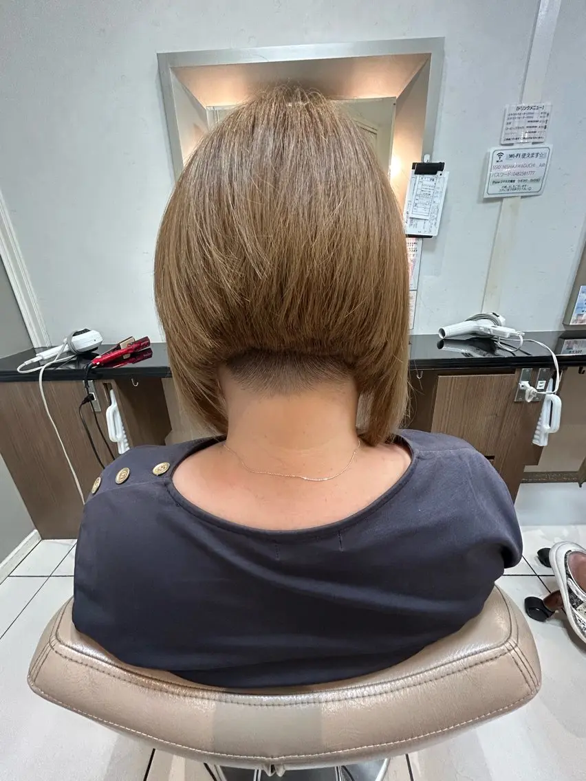ショート カラー 前下がりボブ ボブ カット ヘアカラー トリートメント 💎縮毛矯正💎 髪質改善・店長 伊藤のヘアスタイル