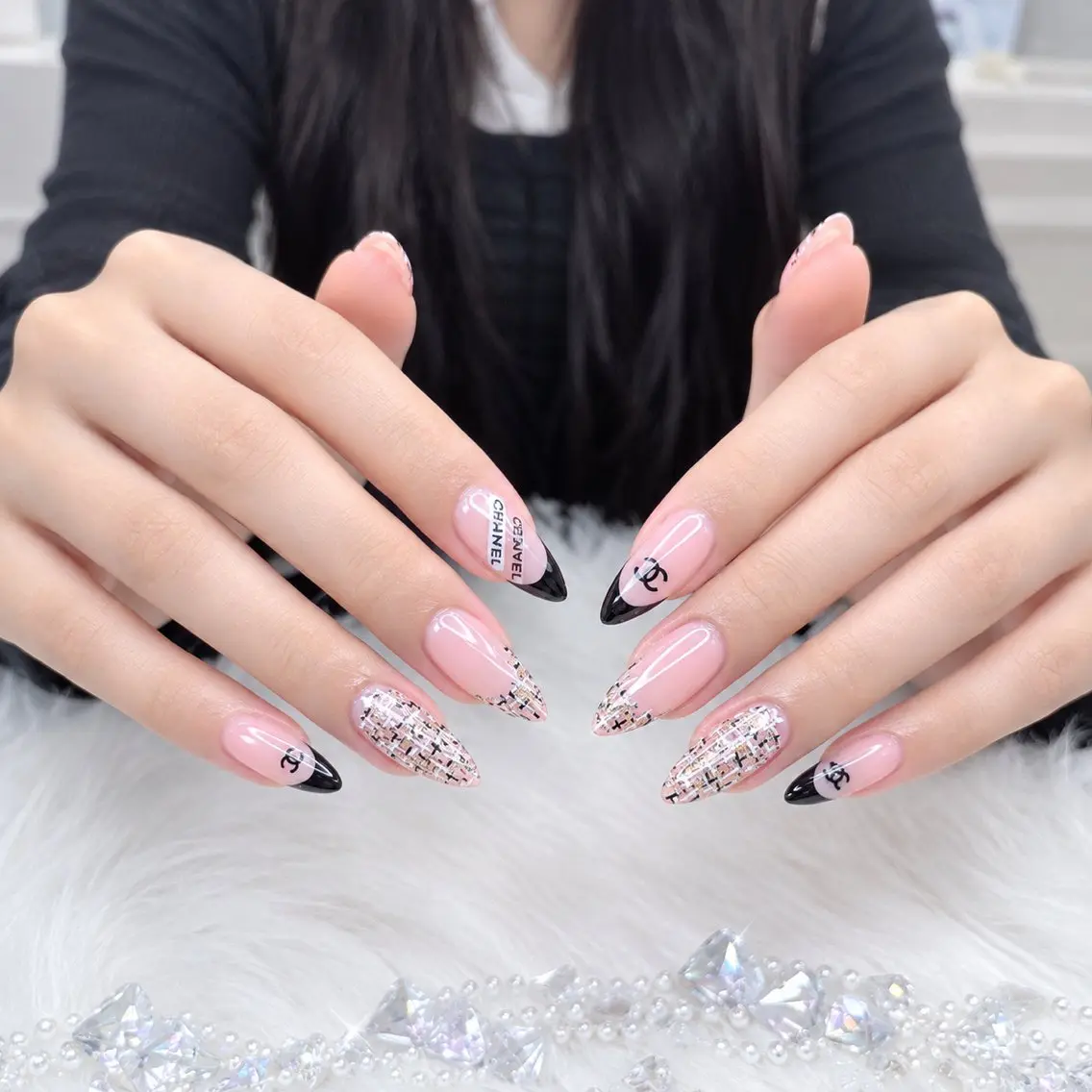 ネイル アートネイル ボルドー 長さ出し ハロウィン キラキラネイル ハンドネイル ハンドケア Mina Aurea Nailのネイルデザイン