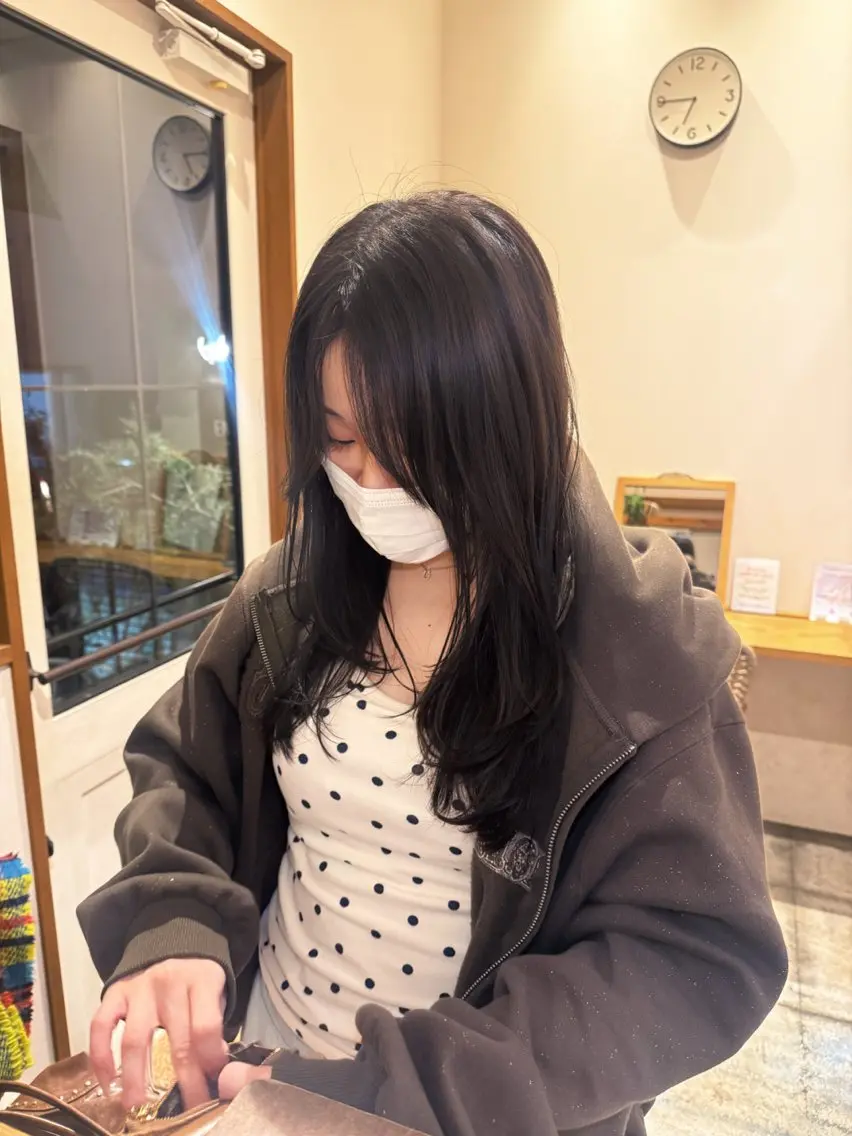 セミロング カラー カット ヘアカラー ‎🤍江坂 ハヤシアヤナ‎🤍のヘアスタイル