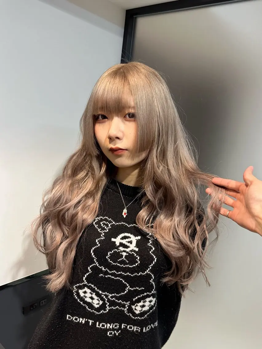 🫧フルブリーチ+カラー+人毛100%エクステ60本🫧染めるエクステ 地毛と一緒に色落ちするエクステの写真