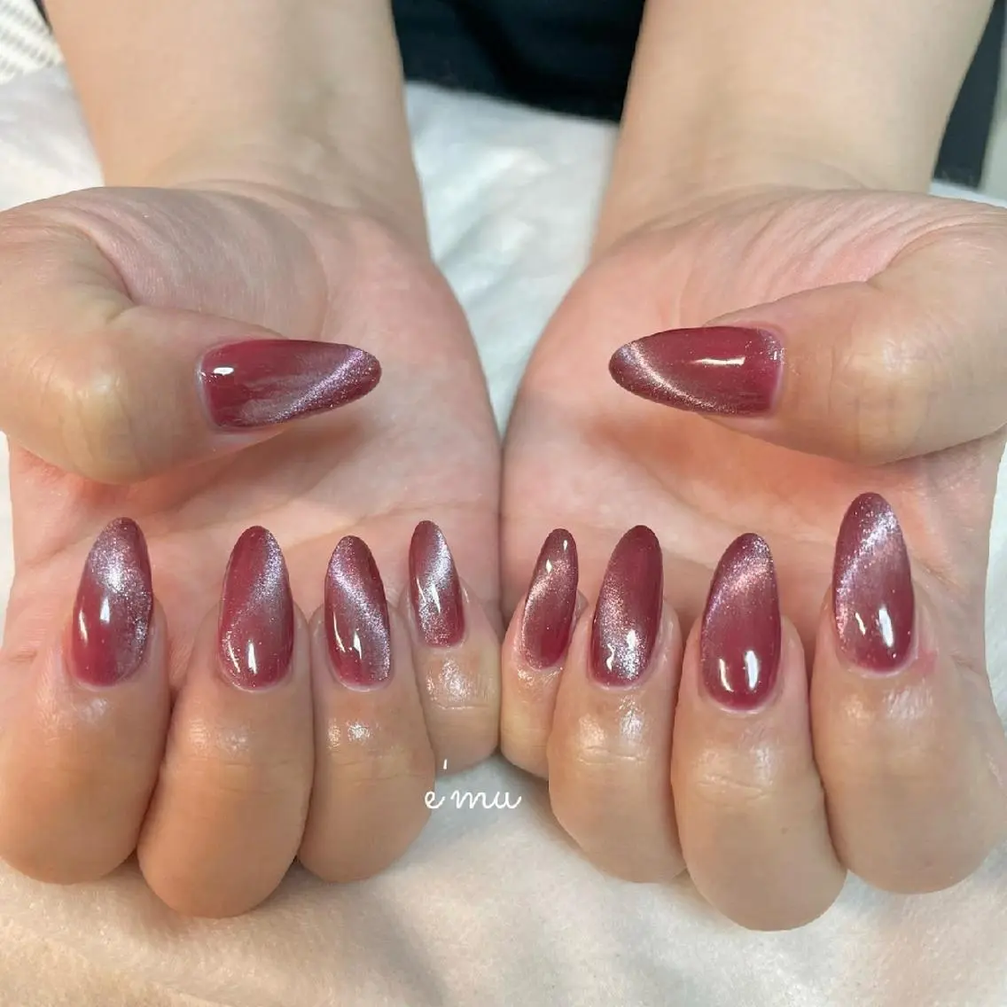 ネイル マグネットネイル ワンカラーネイル 赤色 nail salon e'mu💐のネイルデザイン