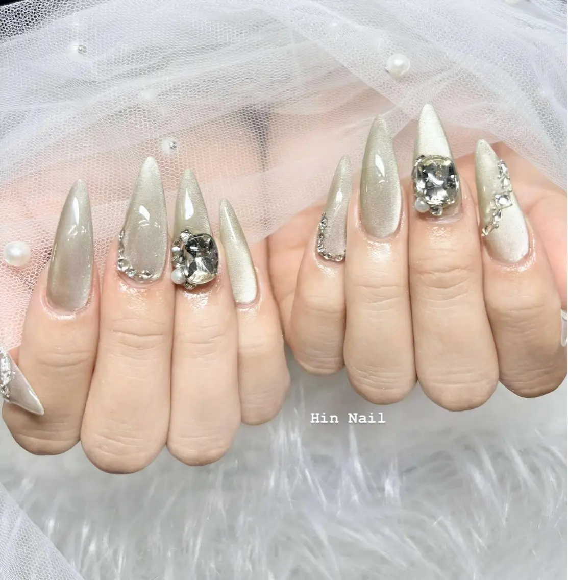 ネイル ボルドー チークネイル フレンチネイル グラデーション キラキラネイル ハンドネイル HIN NAILのネイルデザイン