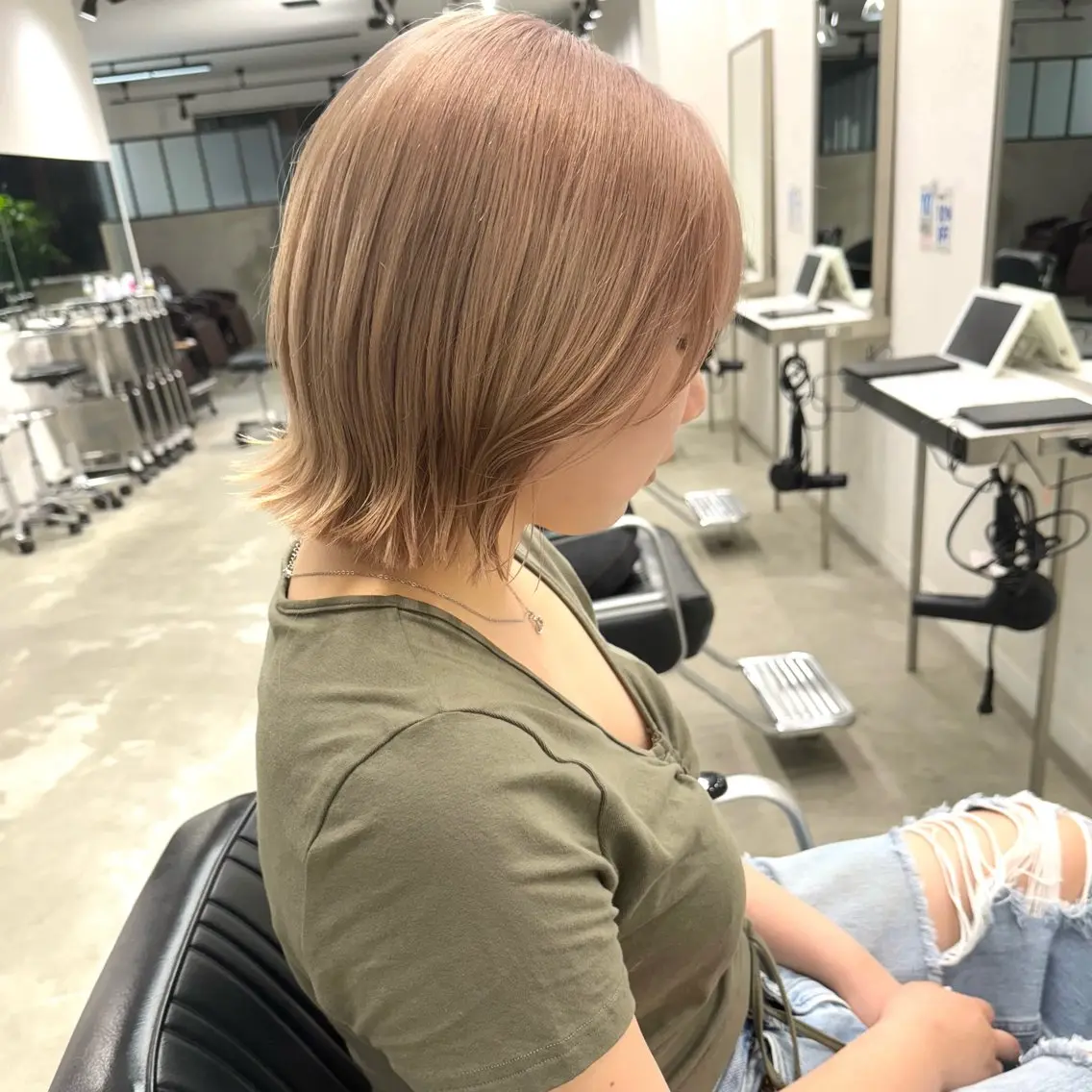 ミディアム カラー shiho .のヘアスタイル