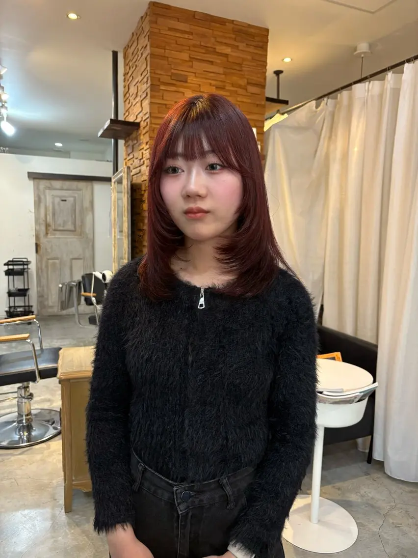ミディアム カラー レッドカラー レイヤーカット カット ヘアカラー 顔周りカット ピンク カラー🩰りりのヘアスタイル