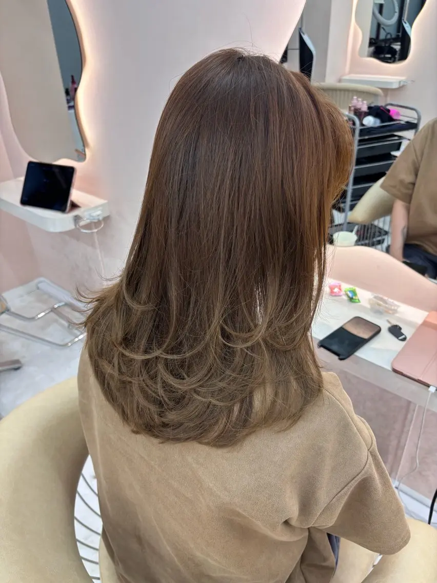 ミディアム カット トリートメント YOLO 渋谷 NANAMIのヘアスタイル