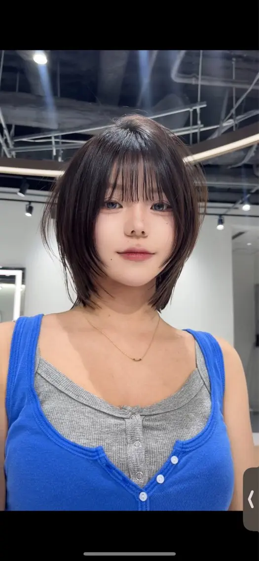 ミディアム カット 石塚 瑛里菜のヘアスタイル