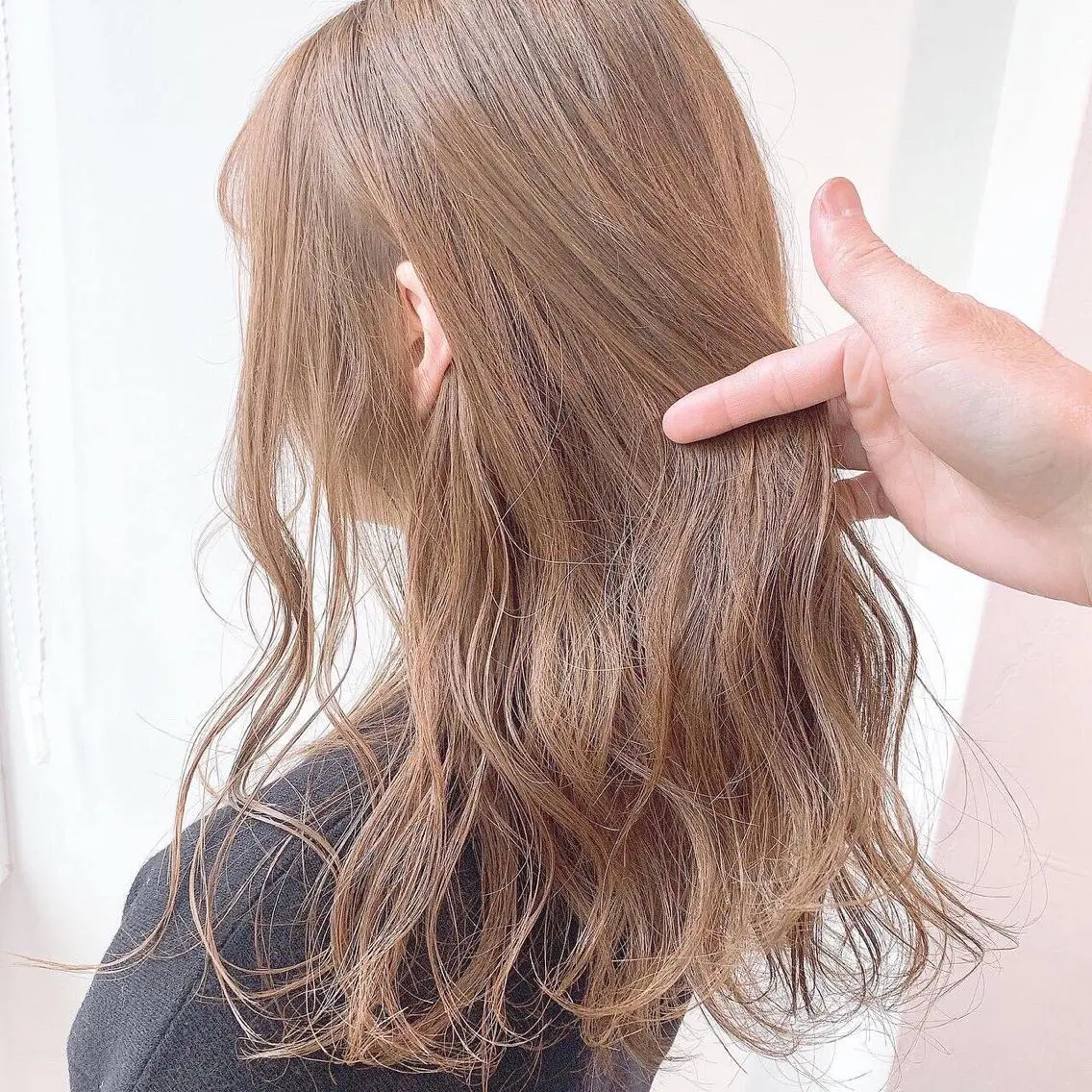 ロング カラー ハイトーン×レイヤー カットTAKUMIのヘアスタイル
