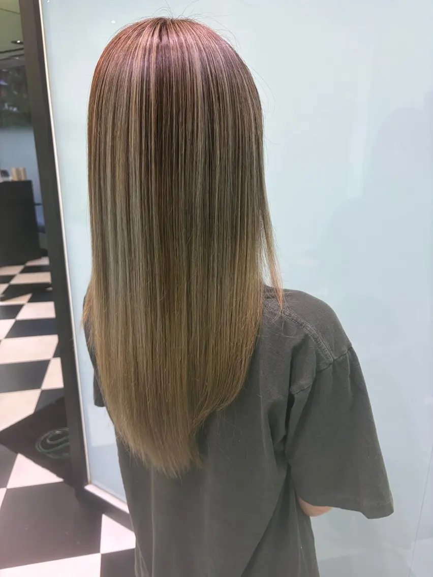 セミロング レイヤーカット ヘアカラー 海外デザイン好きな方 滝沢錬平のヘアスタイル